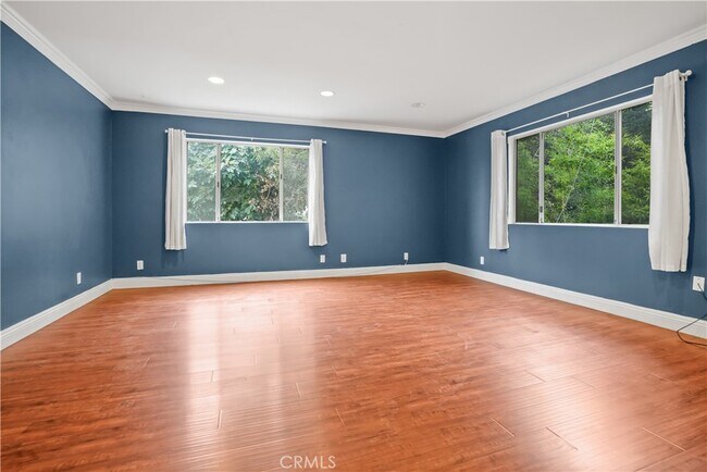 Building Photo - 5217 Satsuma Ave