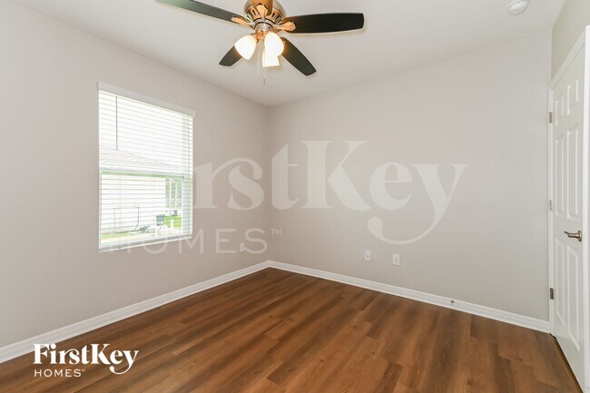 Building Photo - 2820 NW 21st Ave