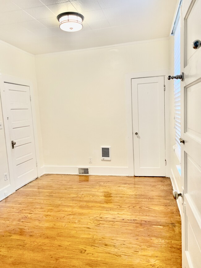 Building Photo - 3633 Palatine Ave N