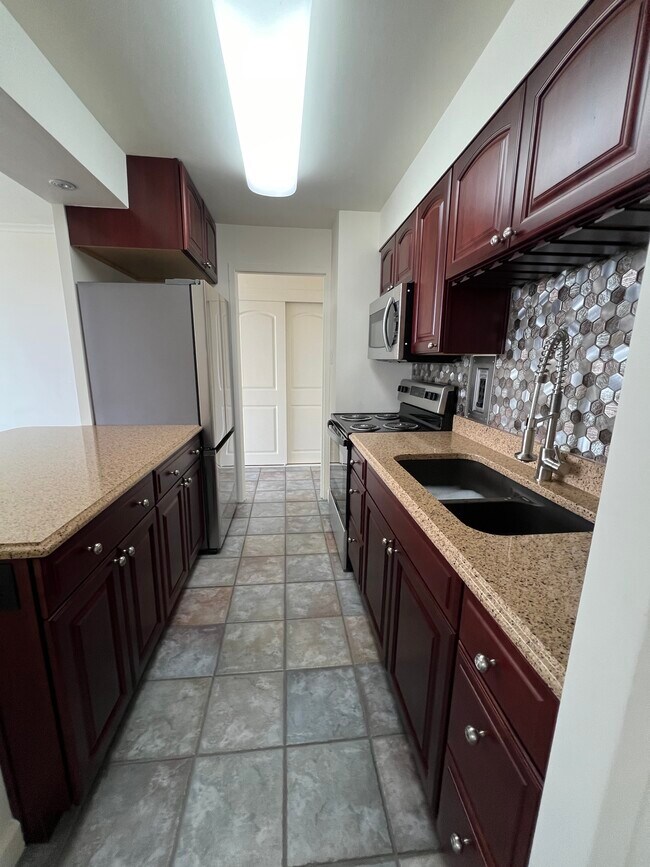 Building Photo - 718 S 7th St