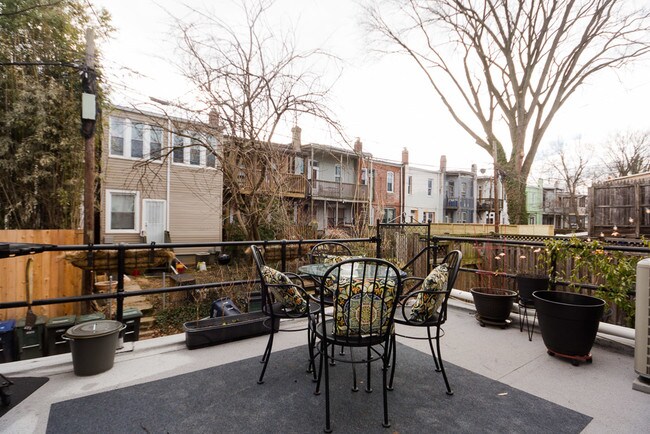 Building Photo - 1319 Corbin Pl NE