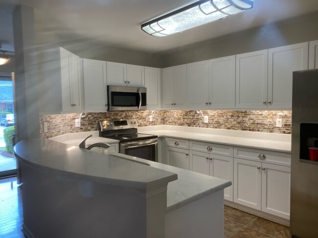 Building Photo - 1040 Bridgeport Way