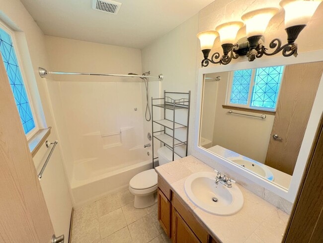 Building Photo - Spacious Upgraded Bothell/North Kirkland Home!