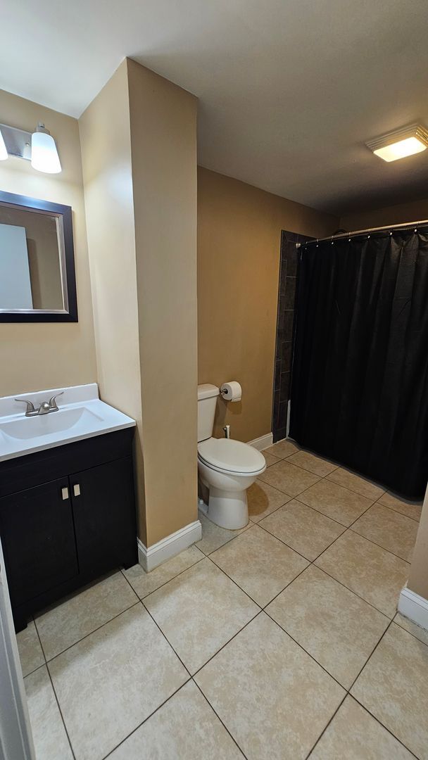 Building Photo - UPDATED BEAUTIFUL 3 BEDROOM/2 BATH