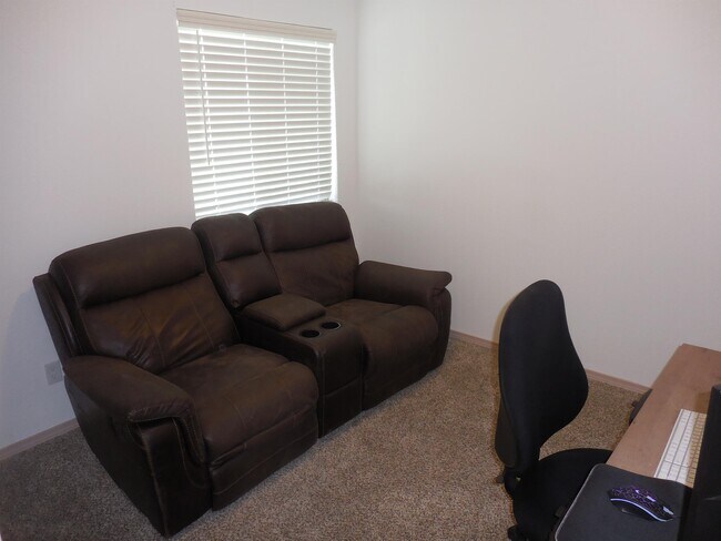 Building Photo - 12880 Haxby St