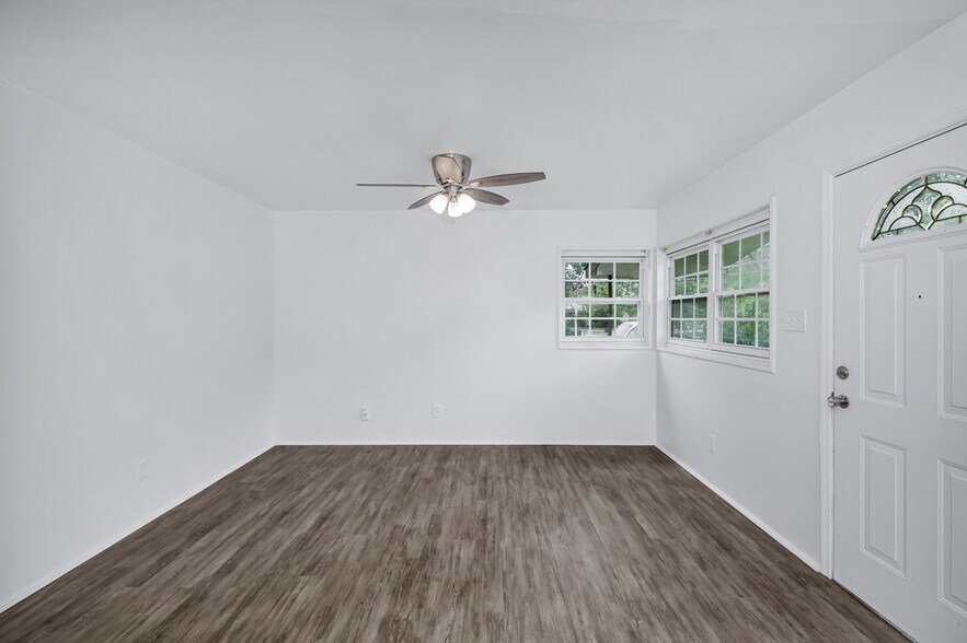 Building Photo - 2129 Evans Ave NW