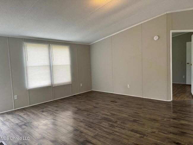 Building Photo - 5575 Robin Wood Rd