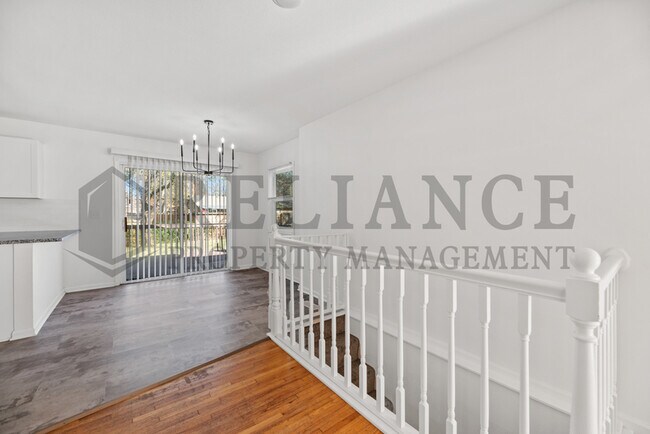 Building Photo - 900 N Brownthrush Ln