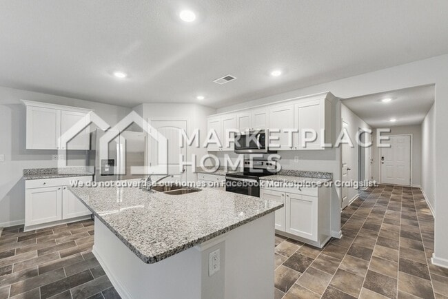 Building Photo - 5331 Greenwood Rd