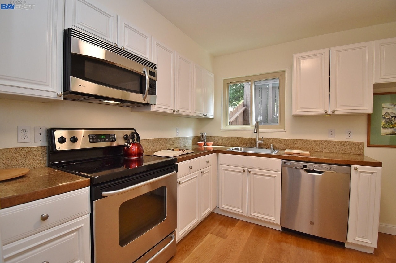 Building Photo - 111 Ascot Ct
