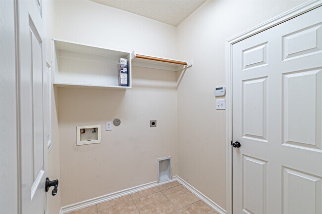 Building Photo - 17911 Serene Shore Dr