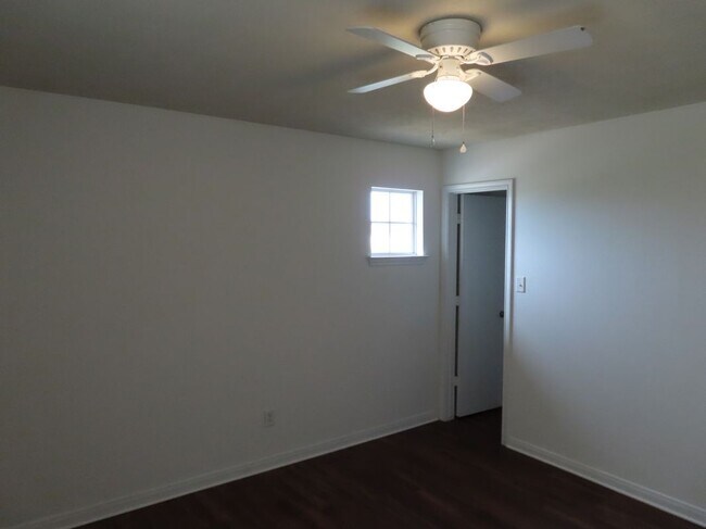 Building Photo - 4115 McFarland Dr