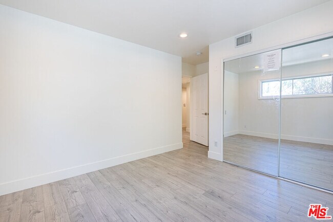 Building Photo - 3650 Sapphire Dr