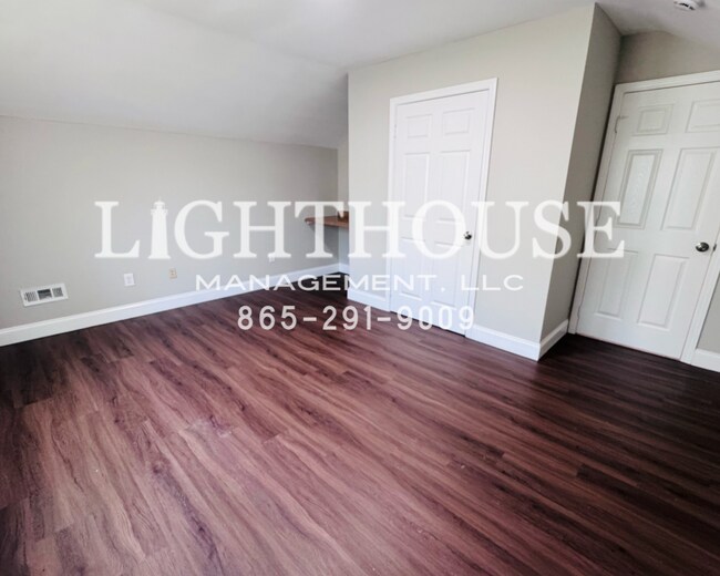 Building Photo - 5118 Woodglen Dr NW