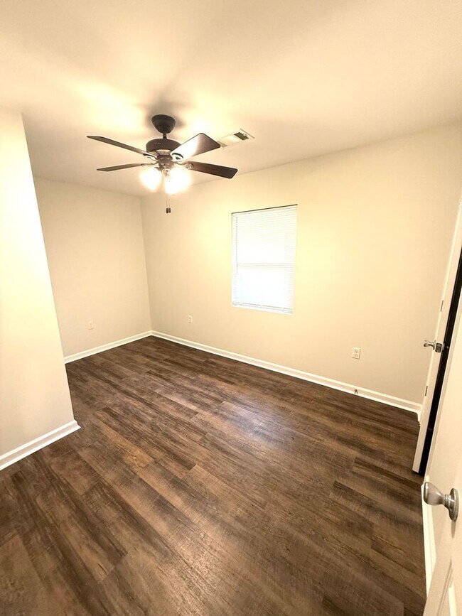 Building Photo - ** 3 bed 2 bath located in Forrest Hills ** Call 334-366-9198 to schedule a self-showing