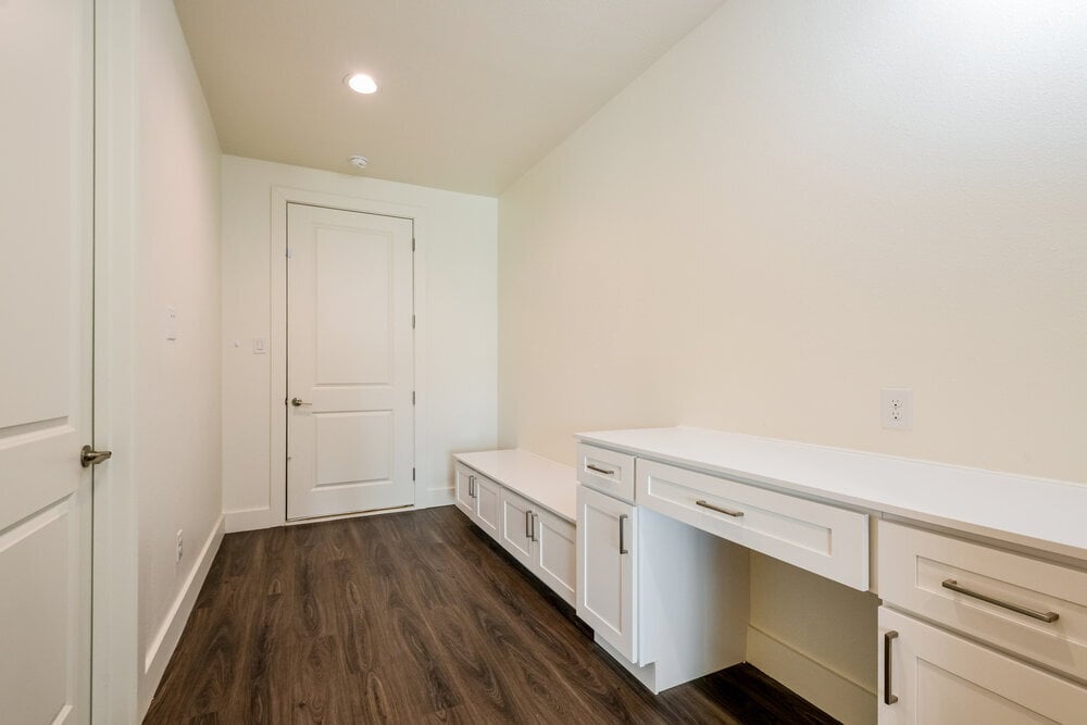 Building Photo - 7157 9th Hole Dr