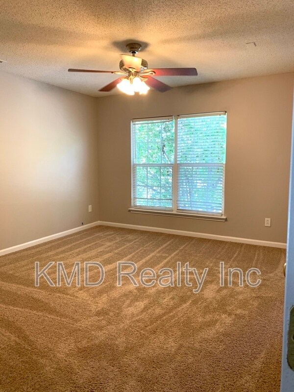 Building Photo - 4010 Woolcott Ave