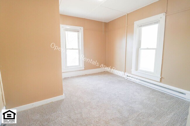 Building Photo - 304/306 S Guilford St