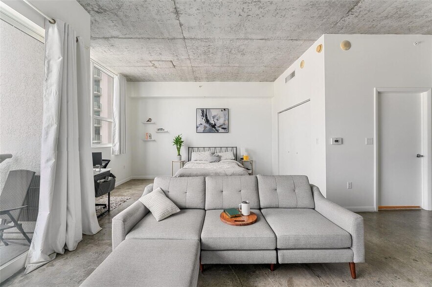 Building Photo - 133 NE 2nd Ave