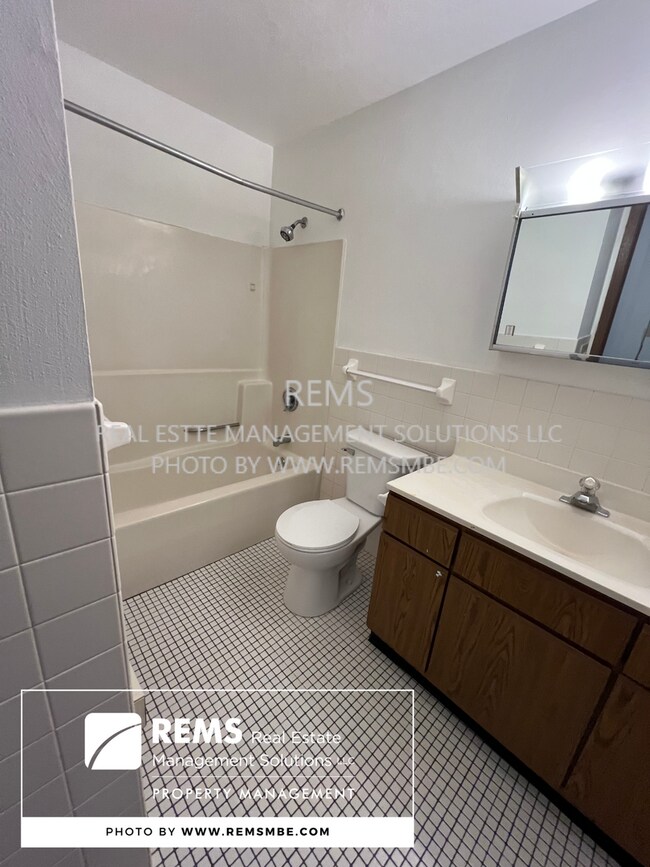 Building Photo - 564 E Slifer St