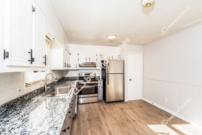 Building Photo - Beautifully Modernized 3 BR and 2 BA in on...