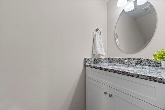 Building Photo - 1006 10th St NE