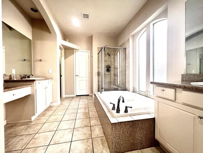 Building Photo - 5110 Shadow Breeze Ln