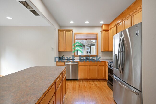 Building Photo - Spacious 4-Bed Retreat in Lynnwood with 3.5 Baths and 2,224 Sq. Ft. of Comfort!