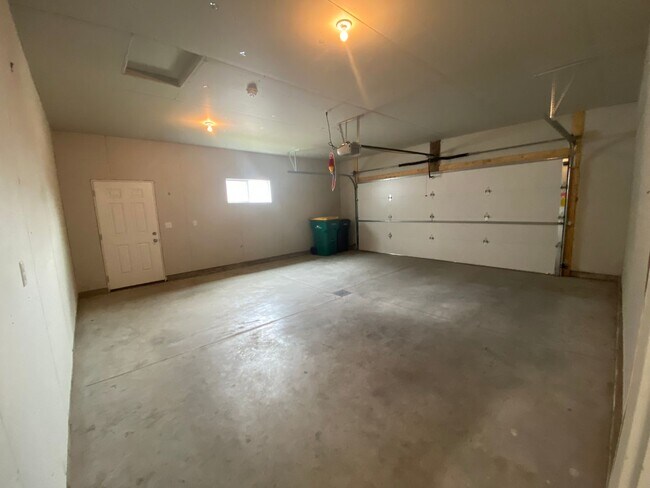 Building Photo - Beautiful 4 Bedroom Home by Brooks Harbor ...