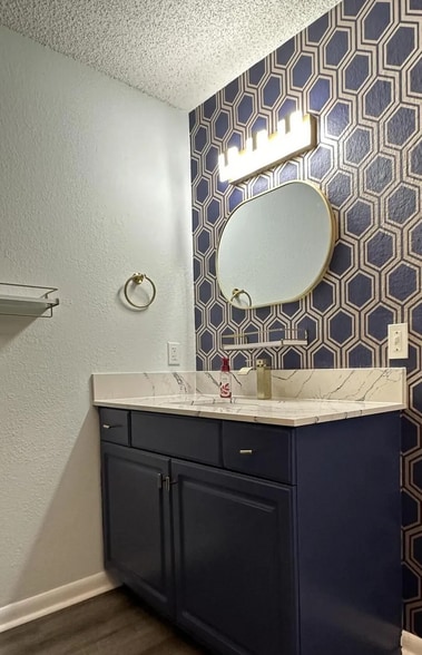 Gold accents - 100 Fairway Park Blvd