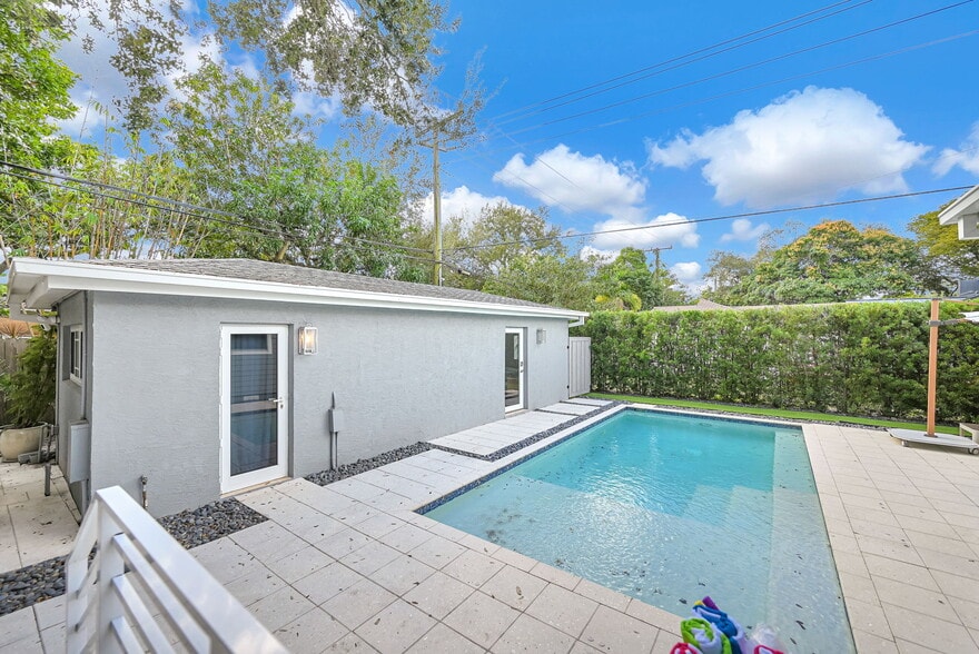 Building Photo - 150 NE 50th Ter