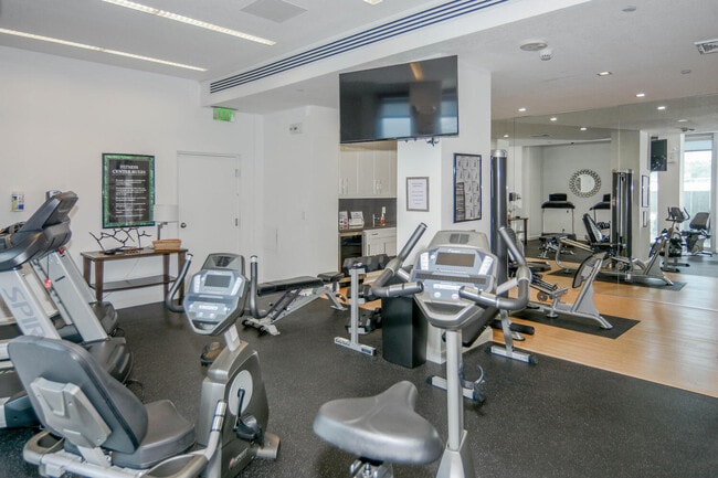 Building Photo - 5540 N Ocean Dr