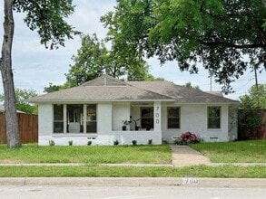 Building Photo - 700 Dumont Dr