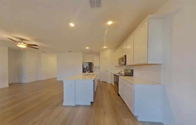 Building Photo - Bright, Spacious, and Ready to Call Home — 4 Bedrooms