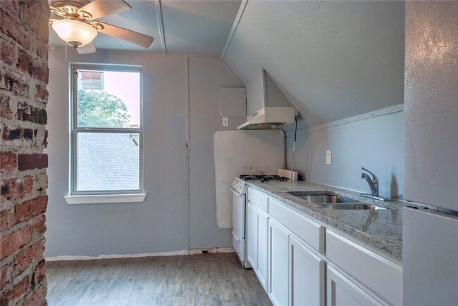 Building Photo - 2600 Madera St