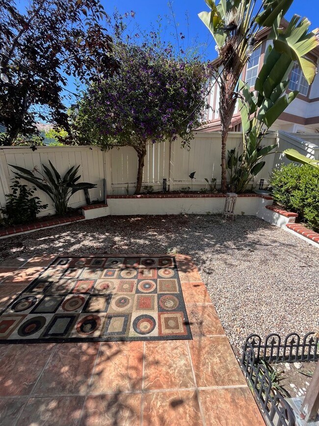 Building Photo - Encinitas Gem: Stunning 2 Bed 2.5 Bath Tow...