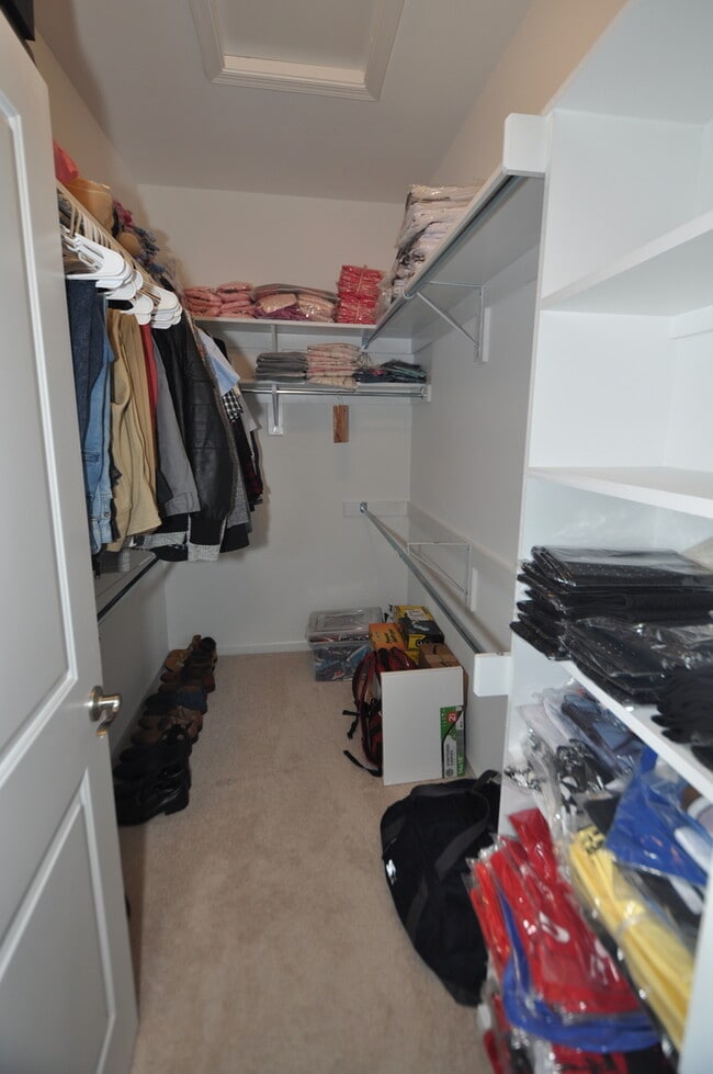 Building Photo - Kings Pointe at Western Branch