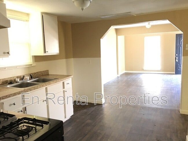 Building Photo - 2903 Weber St