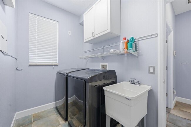 Building Photo - 159 Hopewell Dr