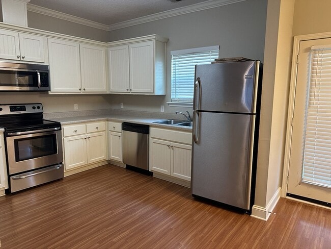 Building Photo - 273 Vining Way