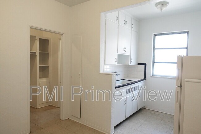 Building Photo - 905 16th St