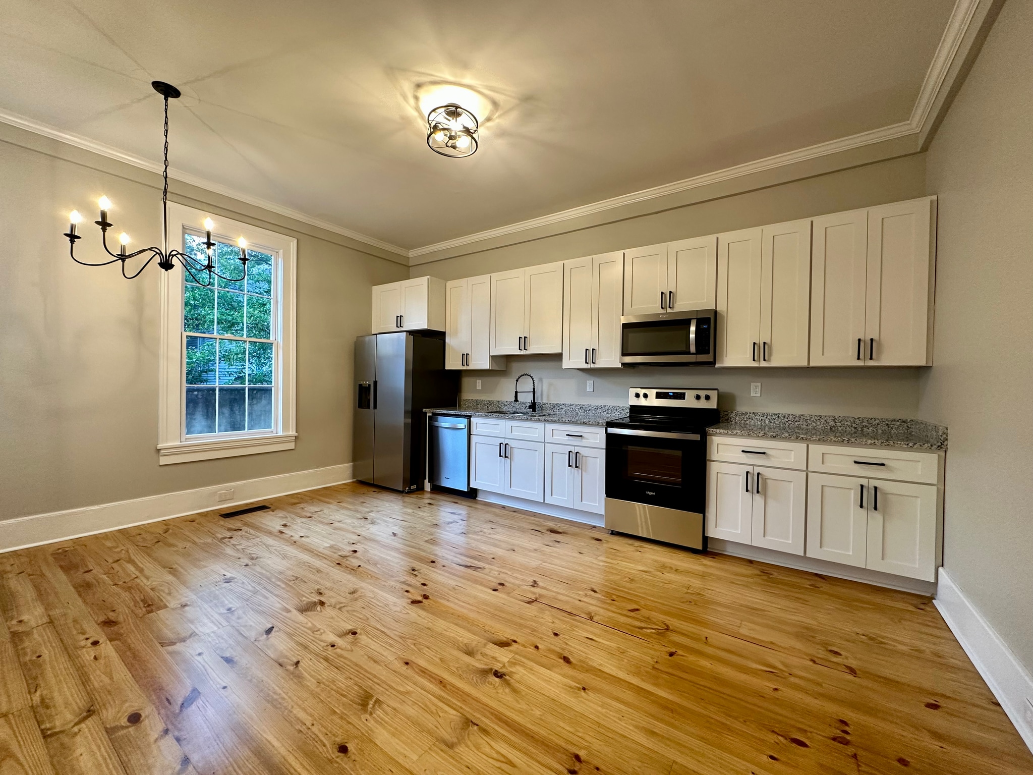 Building Photo - 983 Maple St