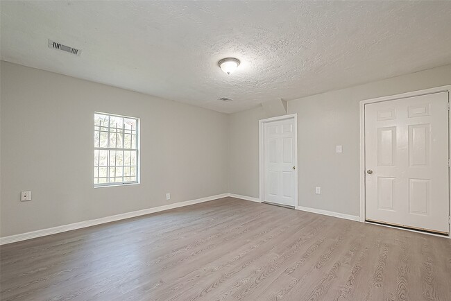 Building Photo - 8304 Darien St