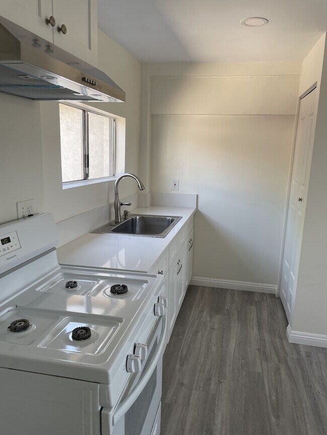 Building Photo - 4032 Cudahy St