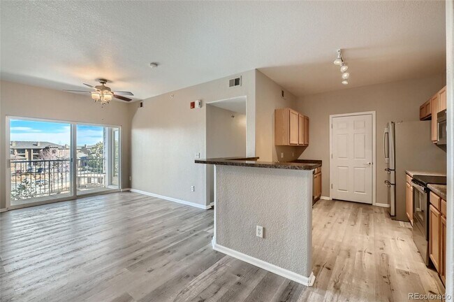 Building Photo - Top Floor Penthouse Condo in Cherry Creek School District