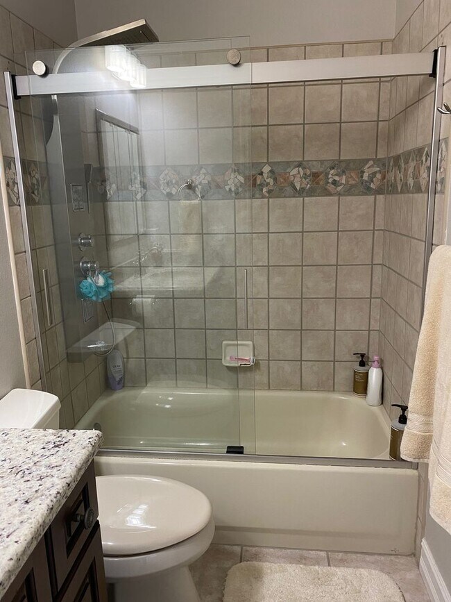 Building Photo - 204 Reserve Place