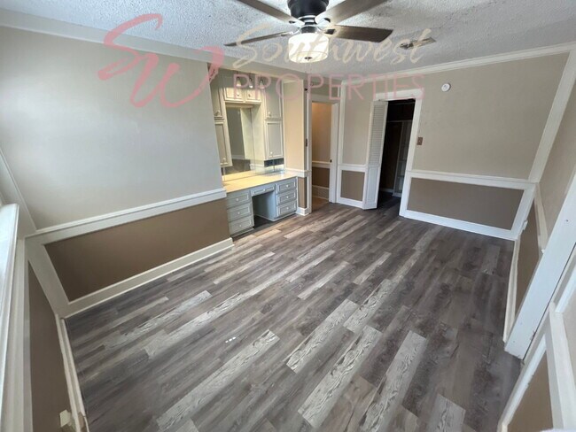 Building Photo - Spacious 3 Bedroom Brick Home in the Heart of Stephenville!