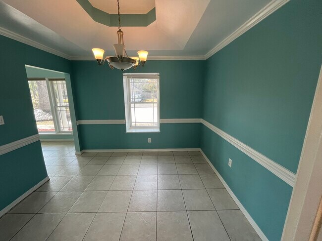 Building Photo - 1423 Mixon Dr