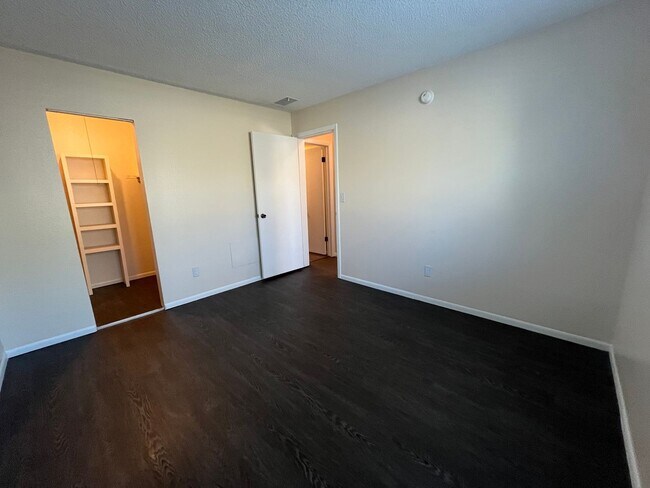 Building Photo - 1705 Heatheridge Rd