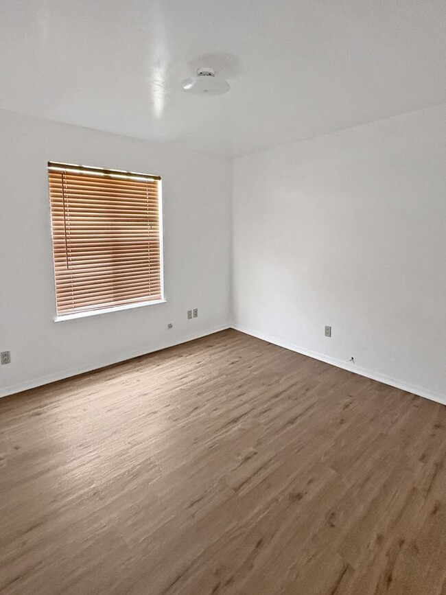 Building Photo - 4000 Mescalero Dr